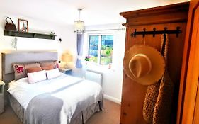 Cozy Cotswold Getaway Near Burford